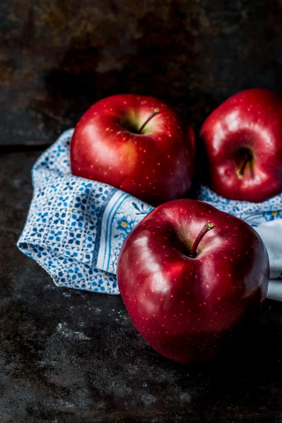 Certified Organic Paula Red Apples, 2lb bag
