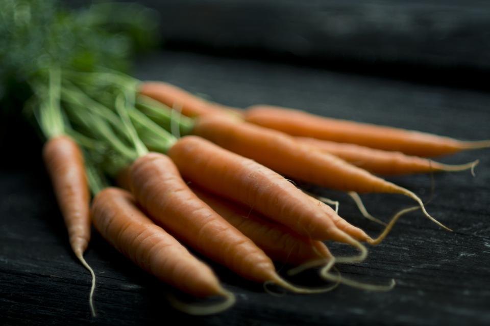 CERTIFIED ORGANIC Top Carrots (Orange &Tri-Coloured)
